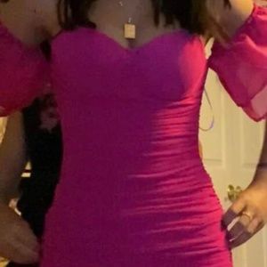 A puffed sleeve pink short dress
